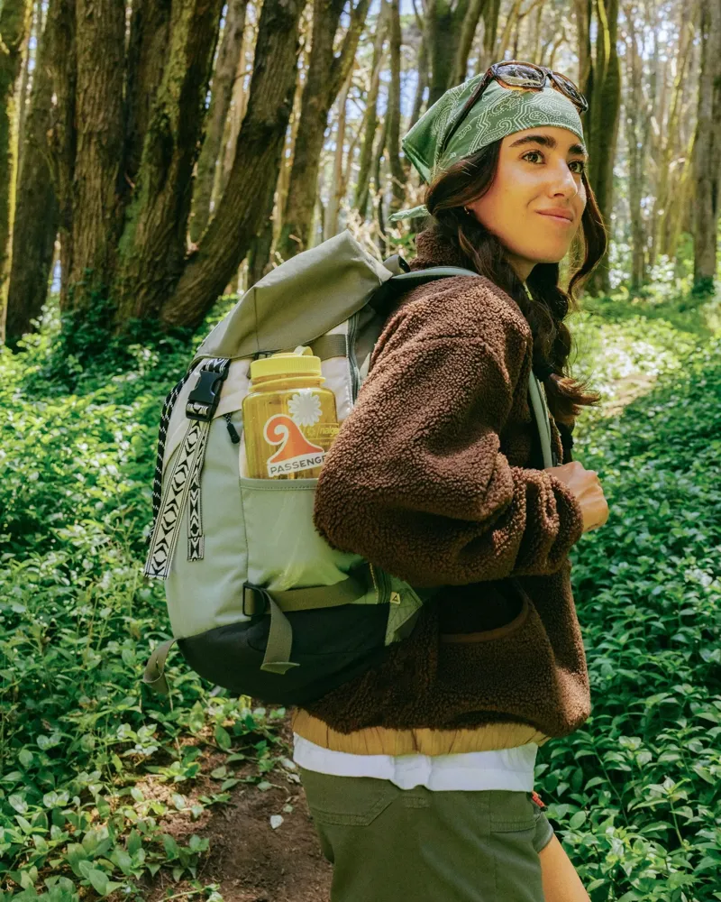Passenger Boondocker Recycled 26L Backpack 2 in Pistachio / Misty Grey-8
