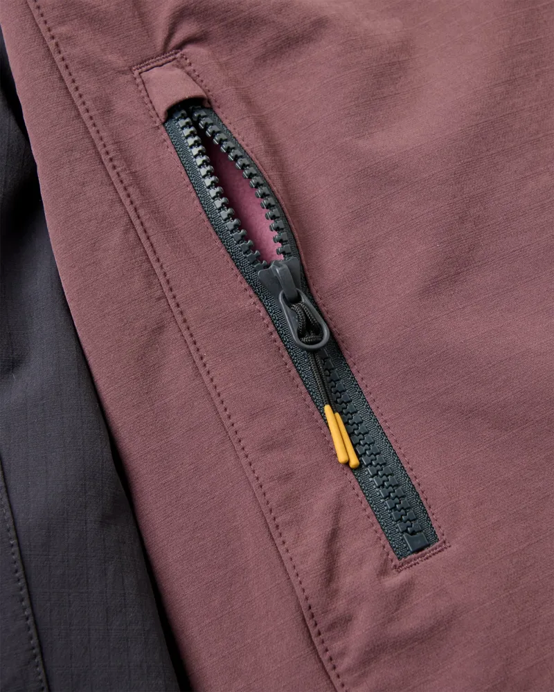 Passenger Womens Trailscape Lite Recycled Softshell Anorak in Brambleberry / Faded Black-4