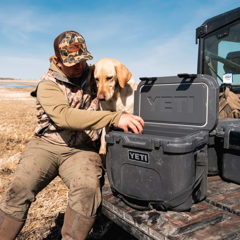 Yeti Roadie 15 Hard Cooler in Rescue Red-11
