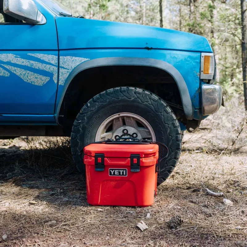 Yeti Roadie 15 Hard Cooler in Rescue Red-10