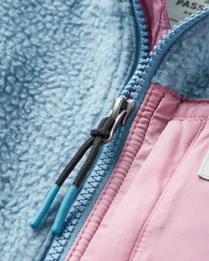 Passenger Womens Home Full Zip Recycled Sherpa Gilet in Faded Denim / Simply Taupe-7