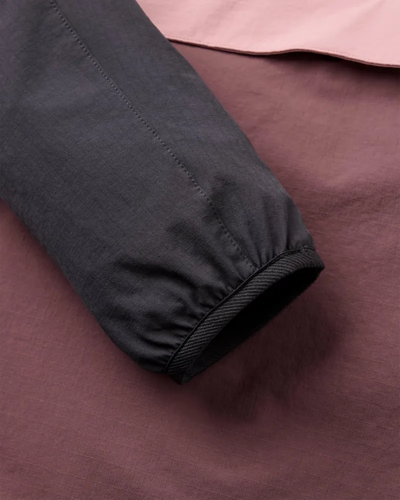 Passenger Womens Trailscape Lite Recycled Softshell Anorak in Brambleberry / Faded Black-5