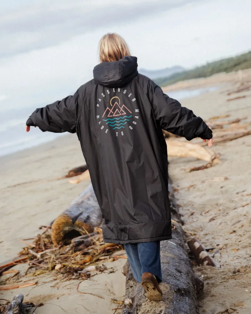 Passenger Escapism Recycled Sherpa Lined Changing Robe in Black-2