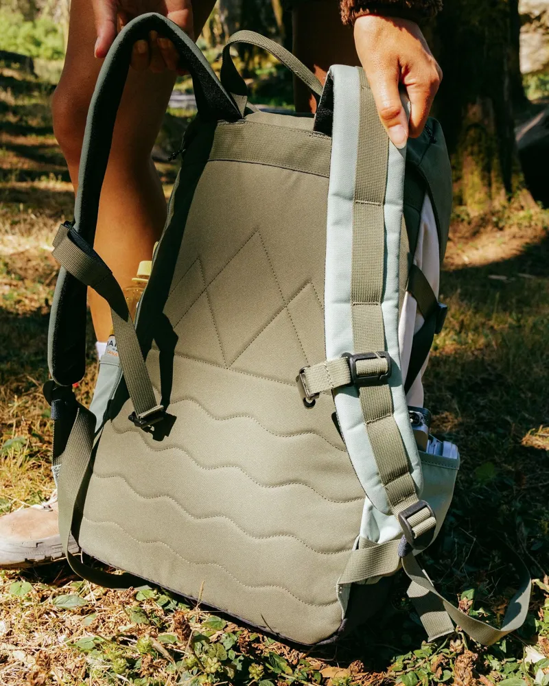 Passenger Boondocker Recycled 26L Backpack 2 in Pistachio / Misty Grey-7