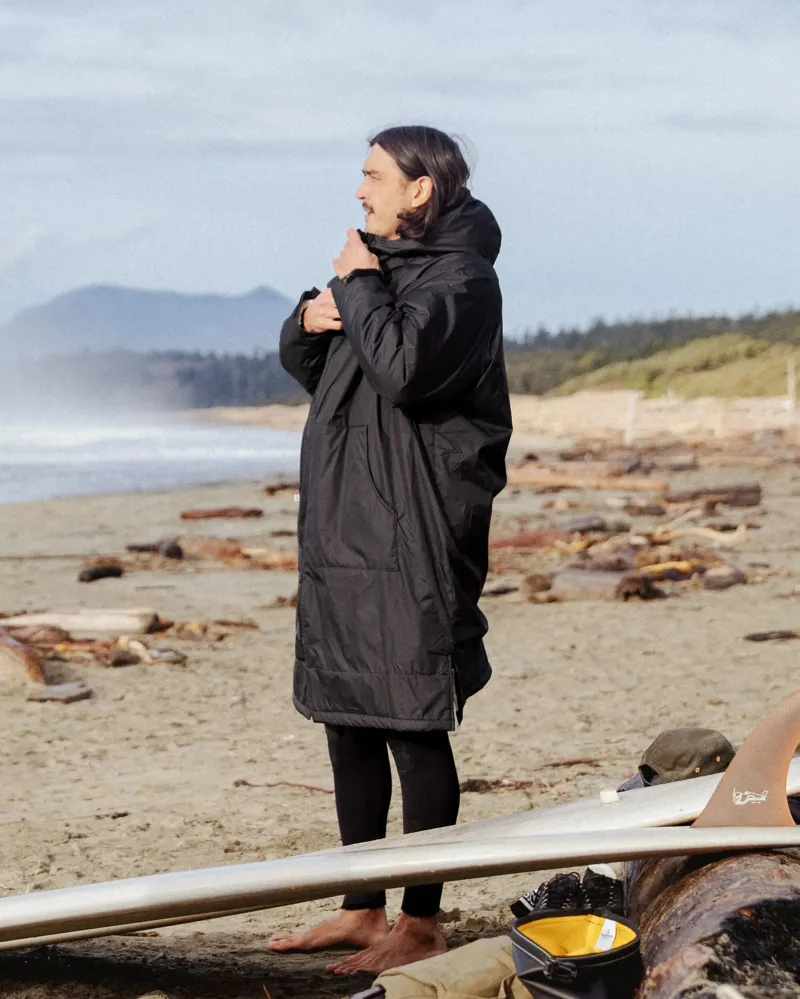 Passenger Escapism Recycled Sherpa Lined Changing Robe in Black-3