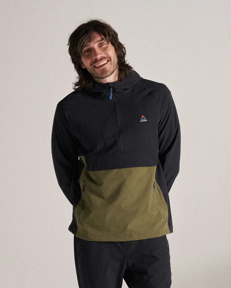 Passenger Mens Trailscape Lite Recycled Softshell Anorak in Black / Khaki-1