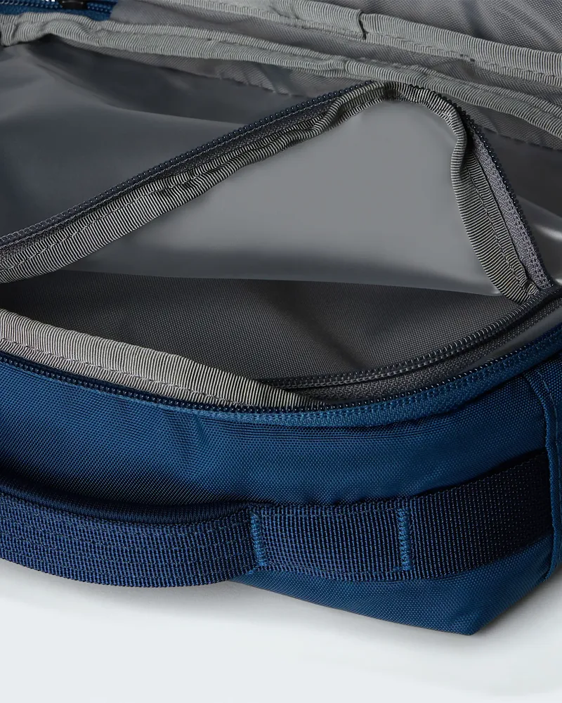 The North Face Base Camp Voyager Toiletry Kit in Shady Blue / Navy-1