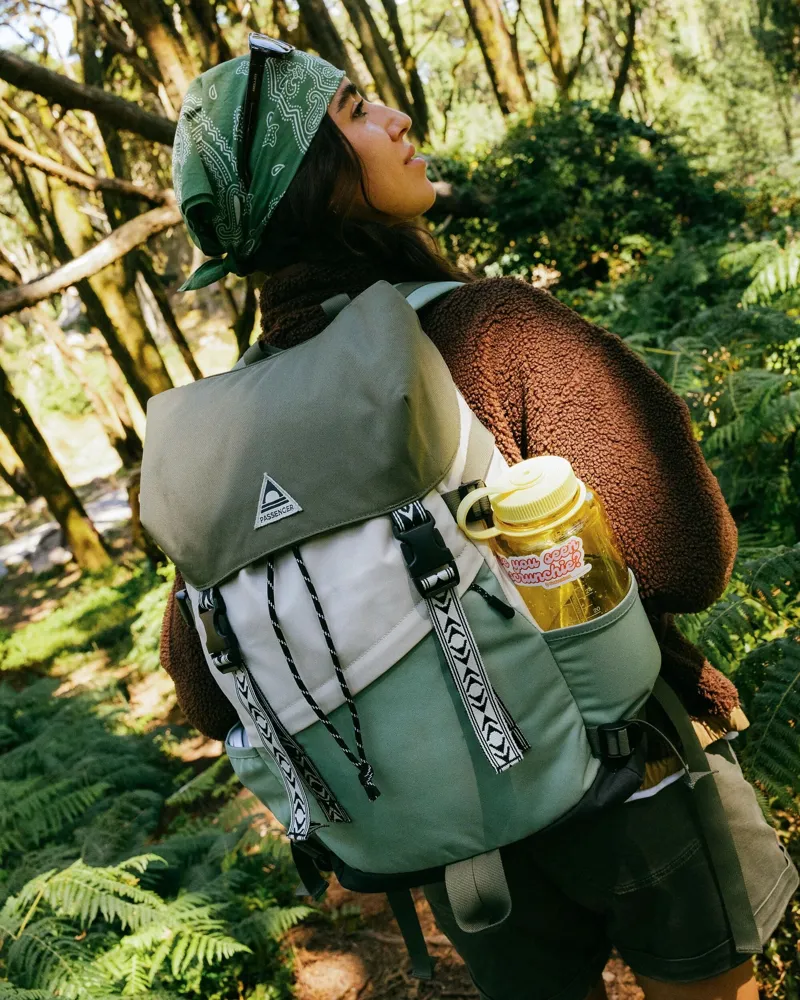 Passenger Boondocker Recycled 26L Backpack 2 in Pistachio / Misty Grey-6