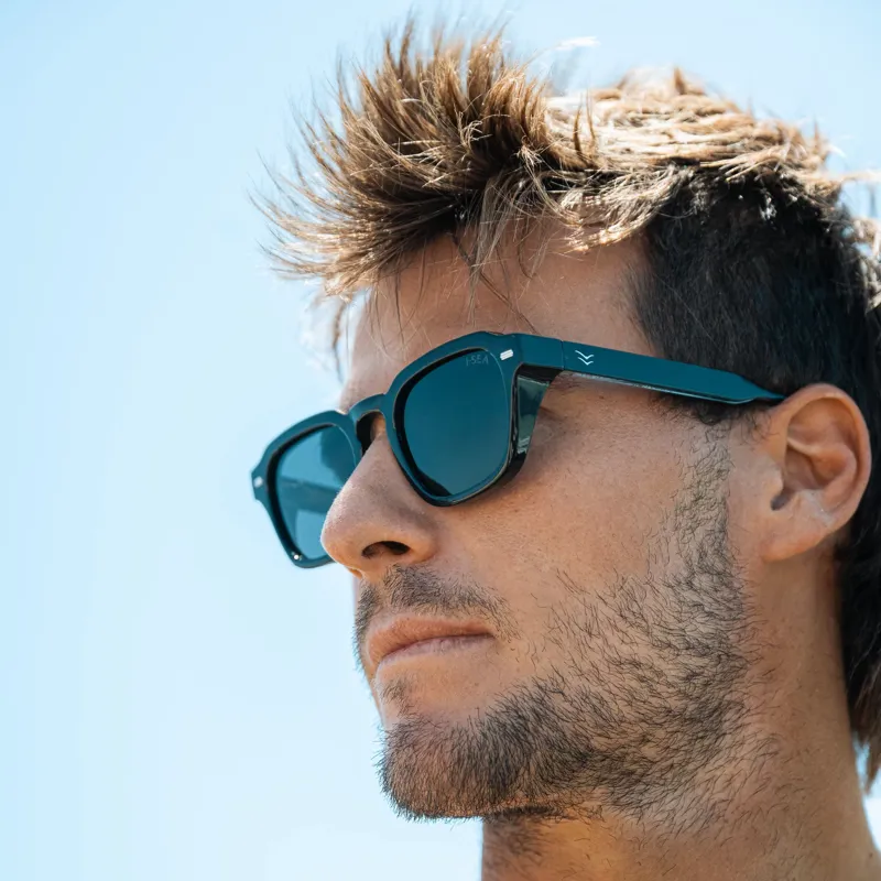 I-Sea Hudson Men's Polarised Sunglasses in Black/Smoke-3