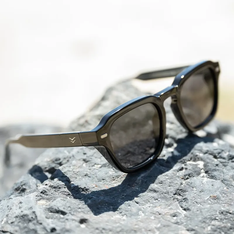 I-Sea Hudson Men's Polarised Sunglasses in Black/Smoke-4