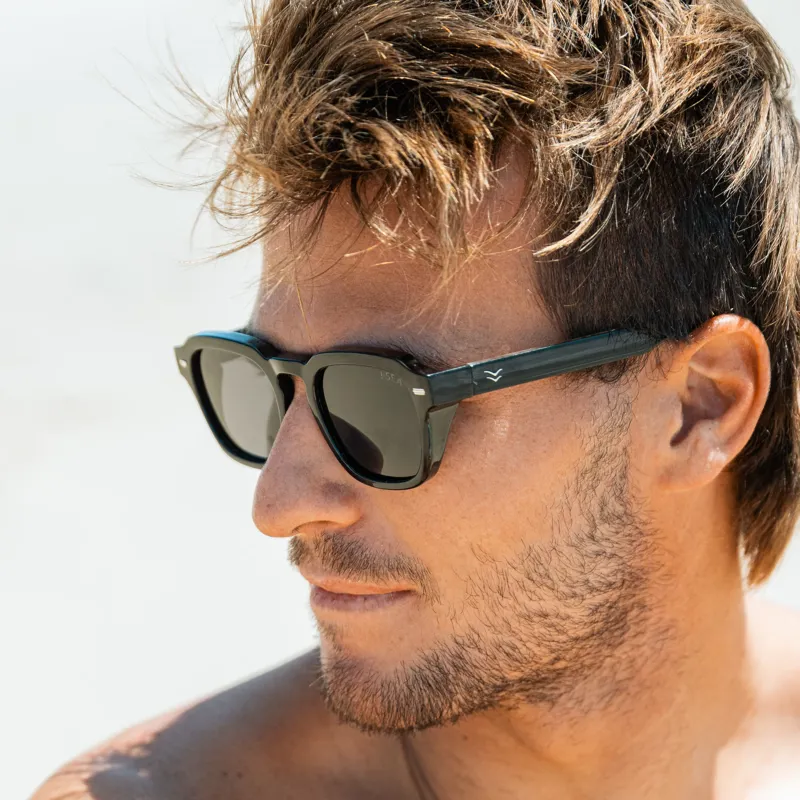 I-Sea Hudson Men's Polarised Sunglasses in Black/Smoke-2