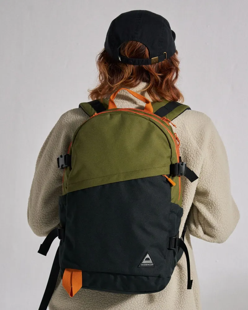 Passenger Boondocker Zip Recycled 22L Backpack in Black / Khaki-9