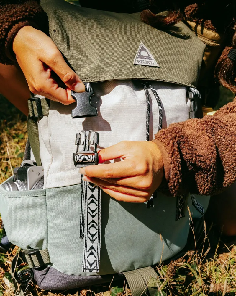Passenger Boondocker Recycled 26L Backpack 2 in Pistachio / Misty Grey-9