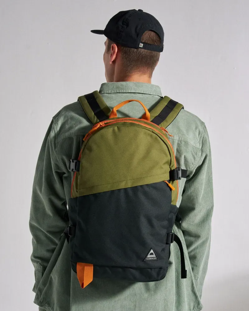 Passenger Boondocker Zip Recycled 22L Backpack in Black / Khaki-7