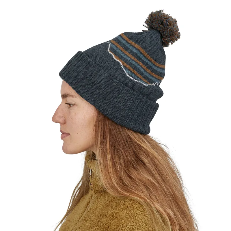 Patagonia Powder Town Fitz Roy Stripe Recycled Polyester Beanie in Smolder Blue-2