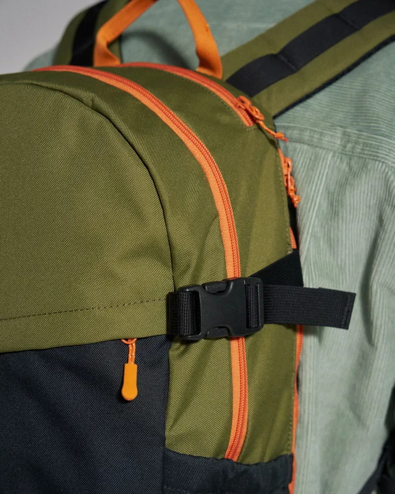 Passenger Boondocker Zip Recycled 22L Backpack in Black / Khaki-6