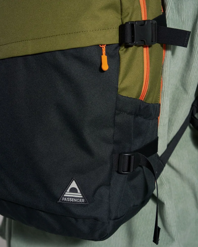 Passenger Boondocker Zip Recycled 22L Backpack in Black / Khaki-5