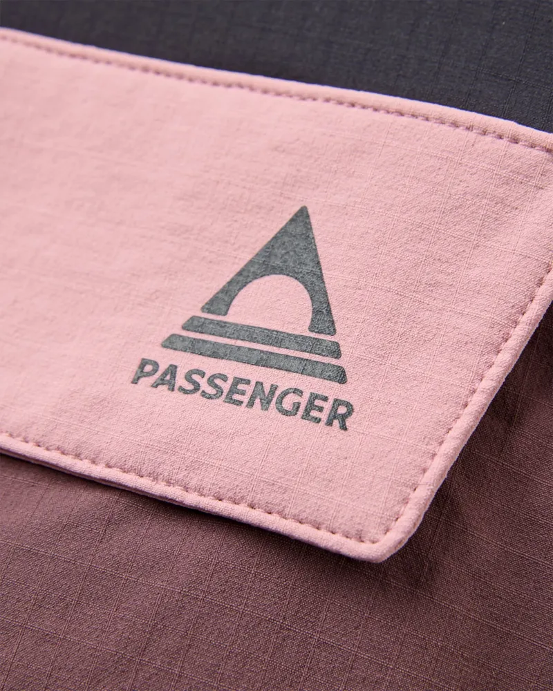 Passenger Womens Trailscape Lite Recycled Softshell Anorak in Brambleberry / Faded Black-2