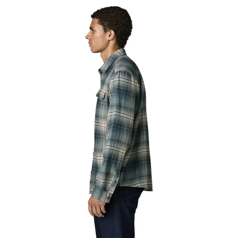 Patagonia Mens L/S LW Fjord Flannel Shirt in Melting Ombre / Summit Blue-3
