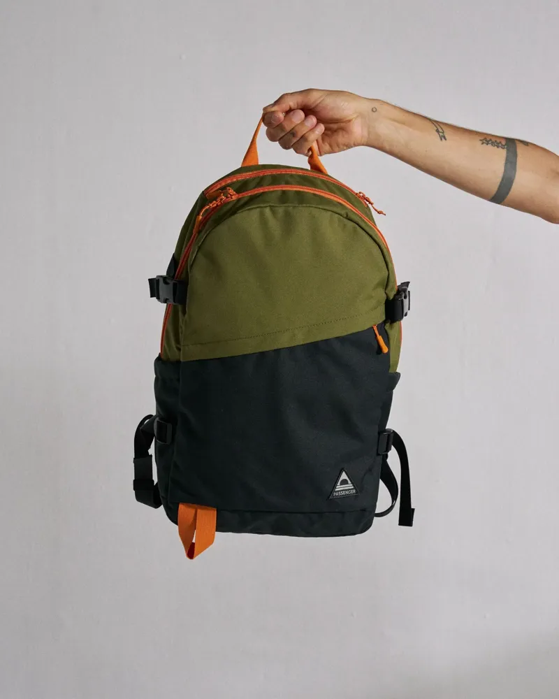 Passenger Boondocker Zip Recycled 22L Backpack in Black / Khaki-11